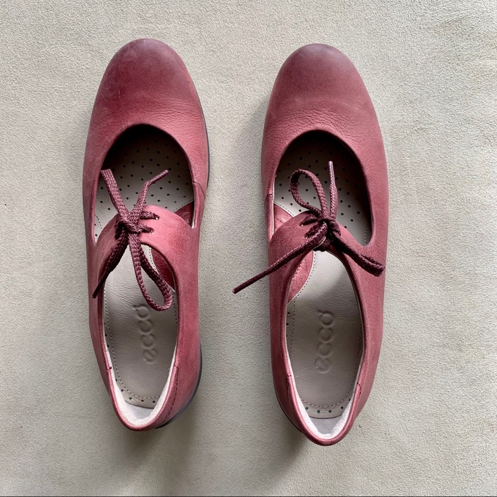 NIB ECCO sculptured Mary Jane shoes with laces